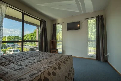 Double Queen Suite Table