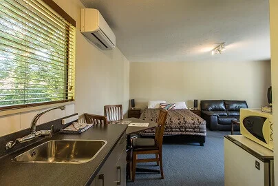 Queen Suite Lounge